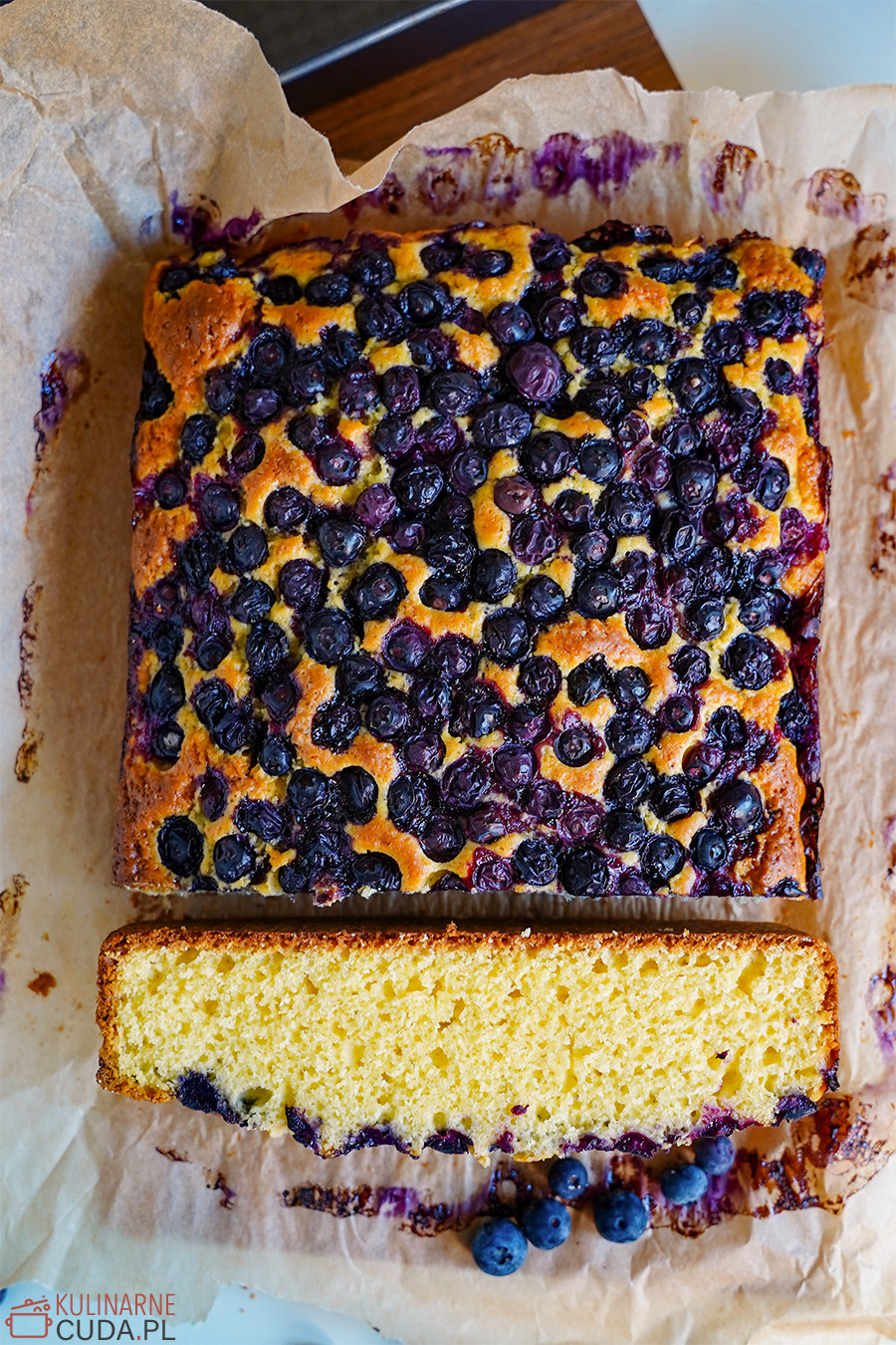 Przepis na ciasto na maślance z borówkami