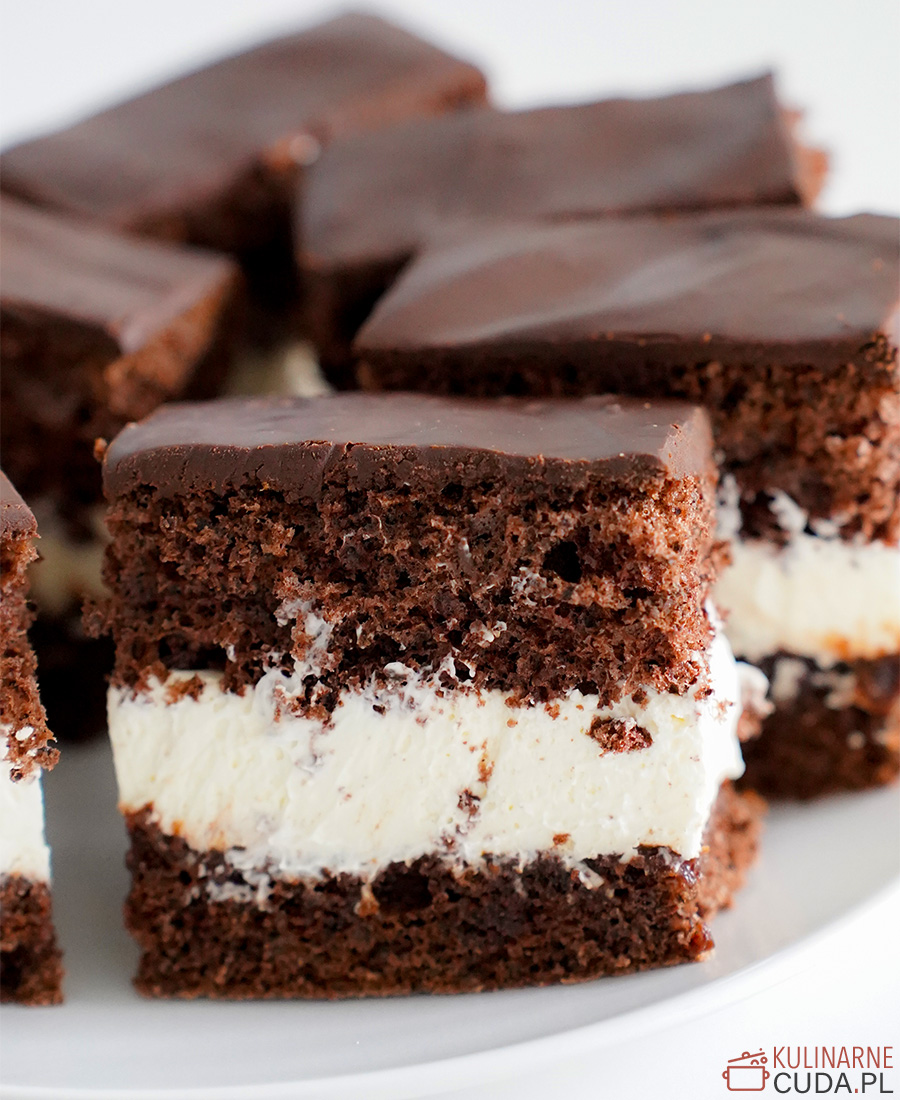 Ciasto czekoladowe z kremem śmietankowym przepis