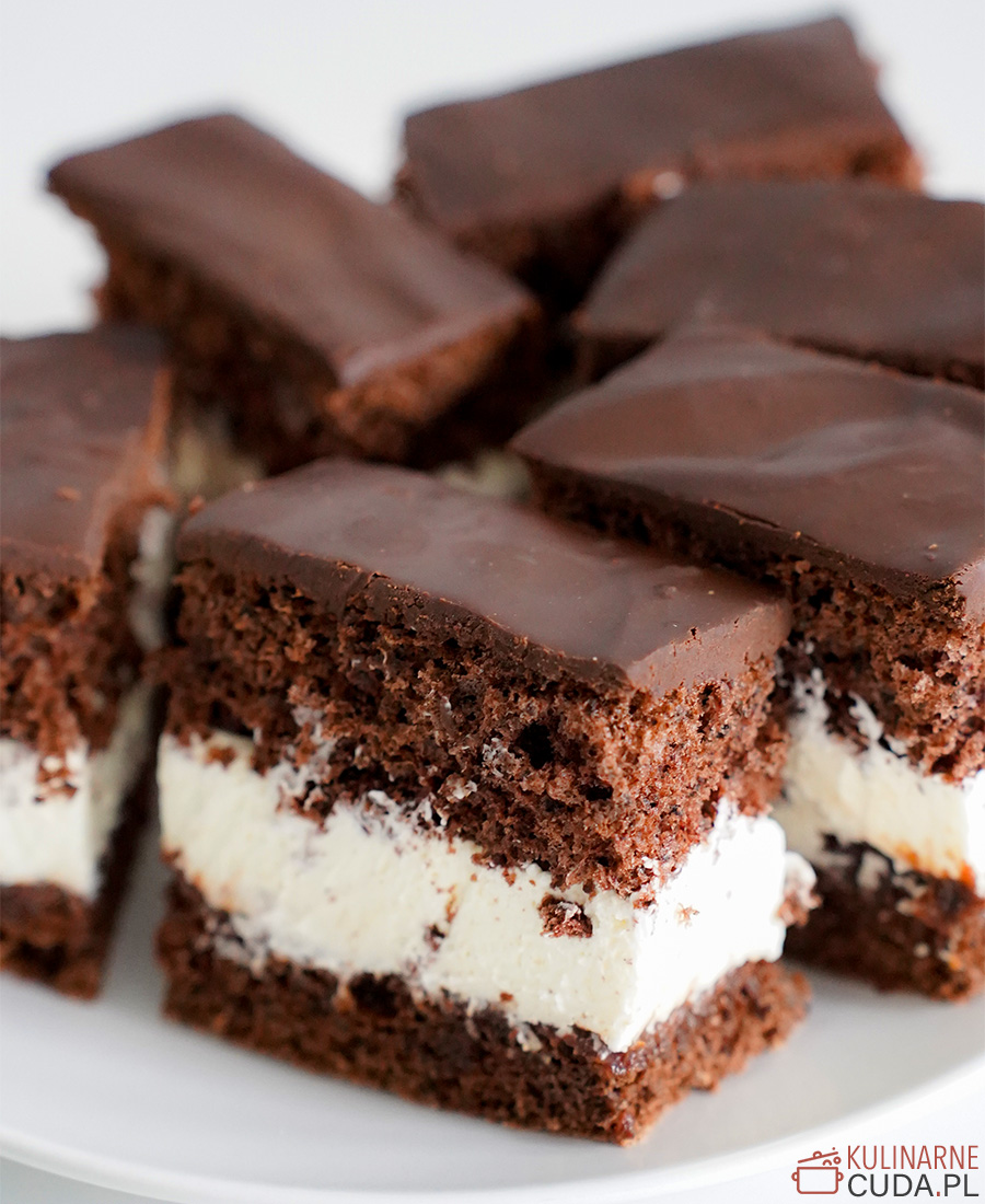 Przepis na ciasto czekoladowe z kremem śmietankowym