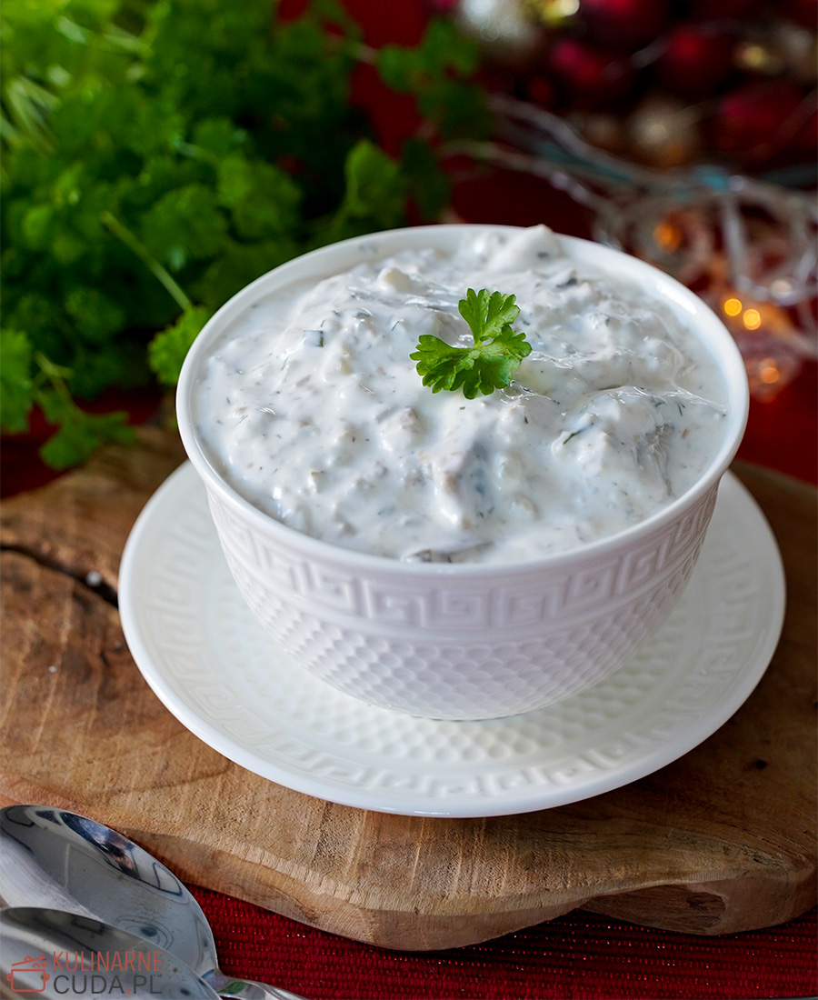 Śledzie w sosie koperkowym